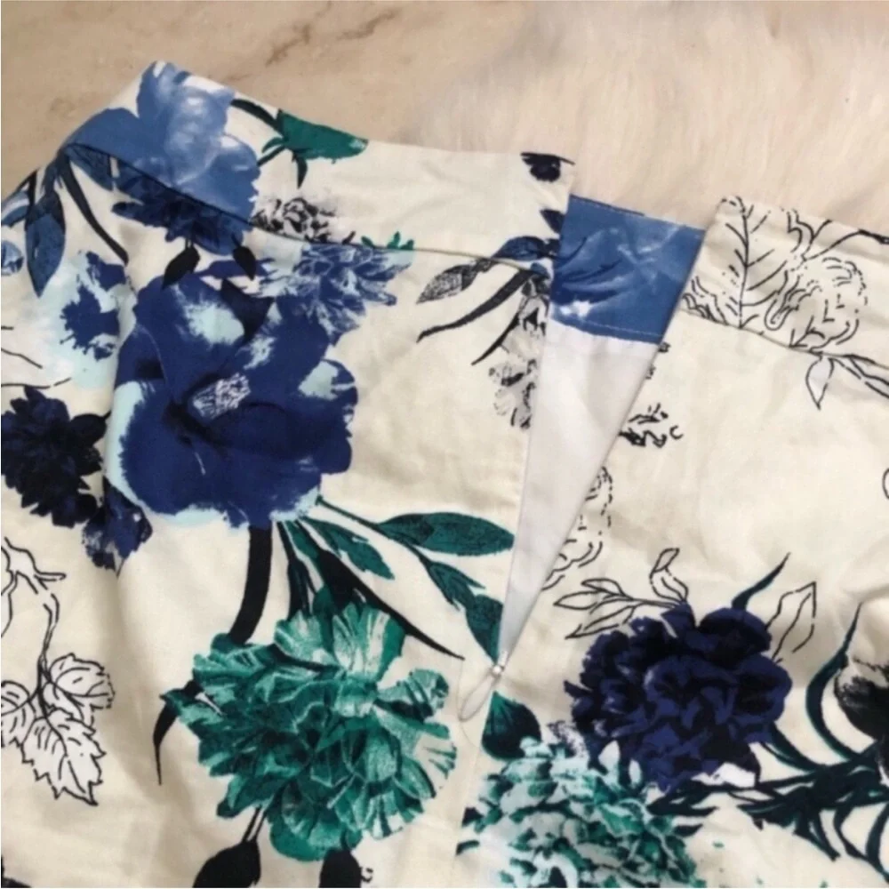 LOFT Floral Miniskirt - Picture 5 of 5